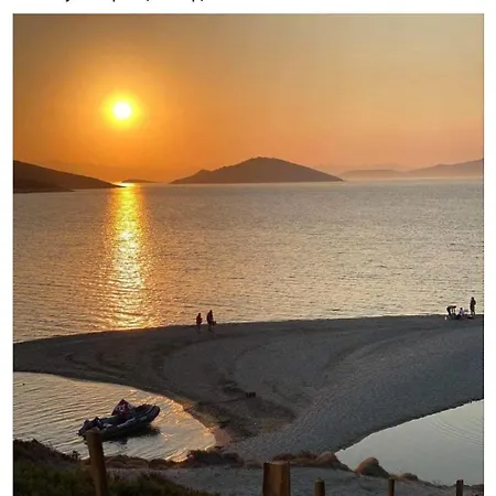 Marmari Megali Ammos Oasis Studio's